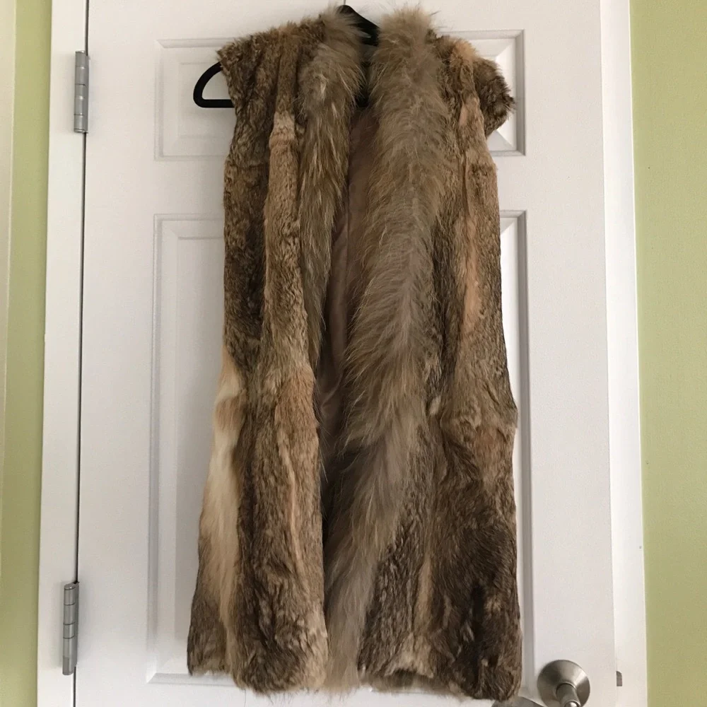 Rabbit fur hooded vest - Picture 3 of 6